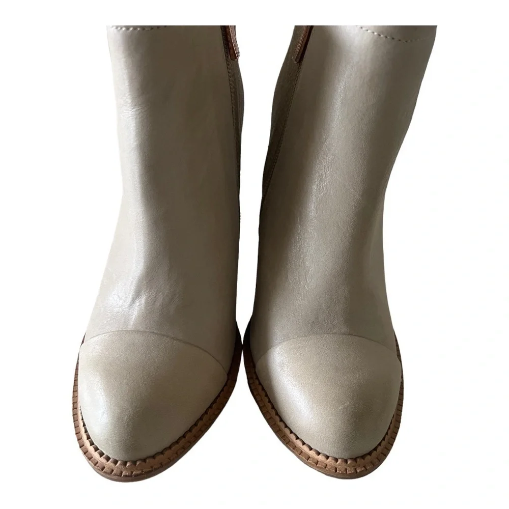 Hush Puppies Axelle Dewey Beige leather Ankle Booties Size 6.5M